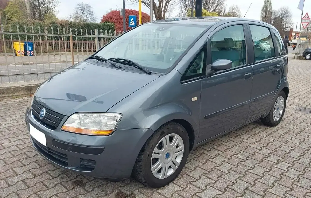Usata Fiat Idea Active 95 CV (69 kW) 2004 Grigio Monovolume