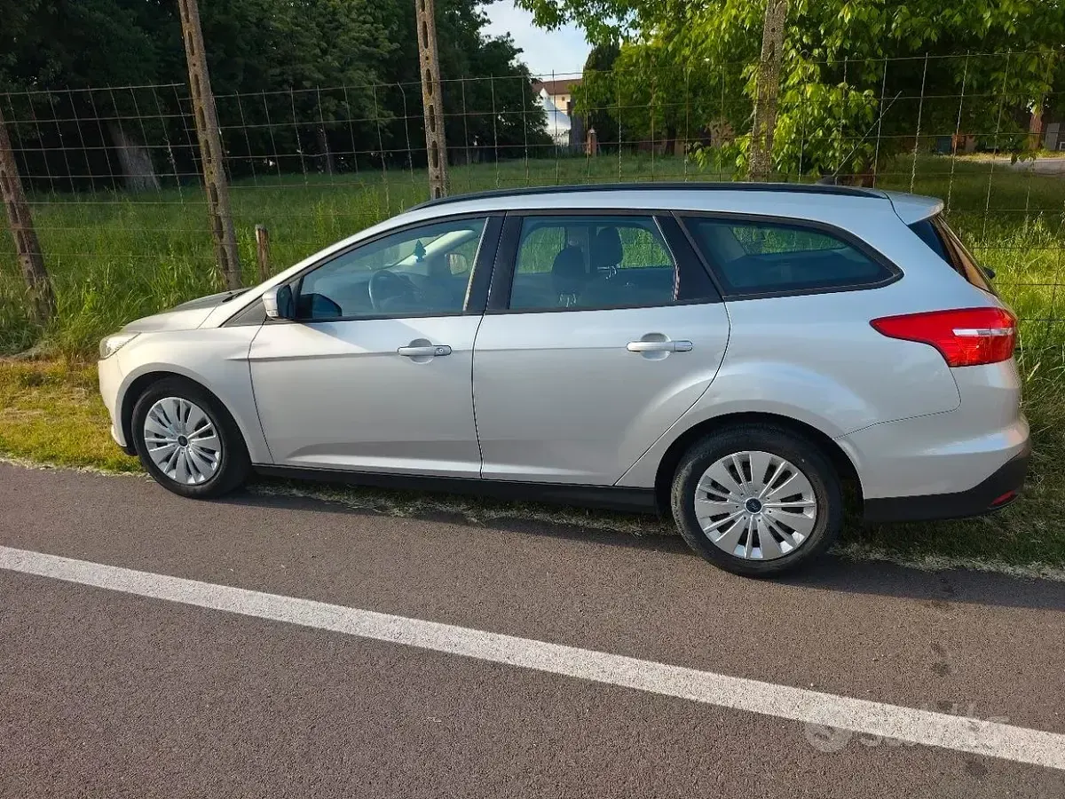 Usata Ford Focus 120 CV (88 kW) 2015 Grigio Station wagon