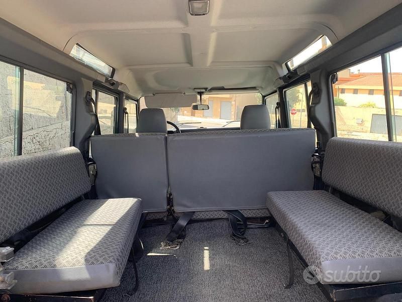 Usata Land Rover Defender 122 CV (89 kW) 2006 Verde SUV