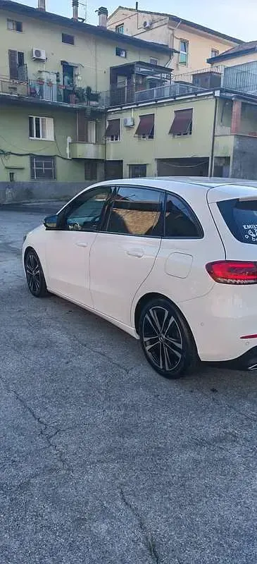Usata Mercedes B180 116 CV (85 kW) 2019 Bianco Utilitaria
