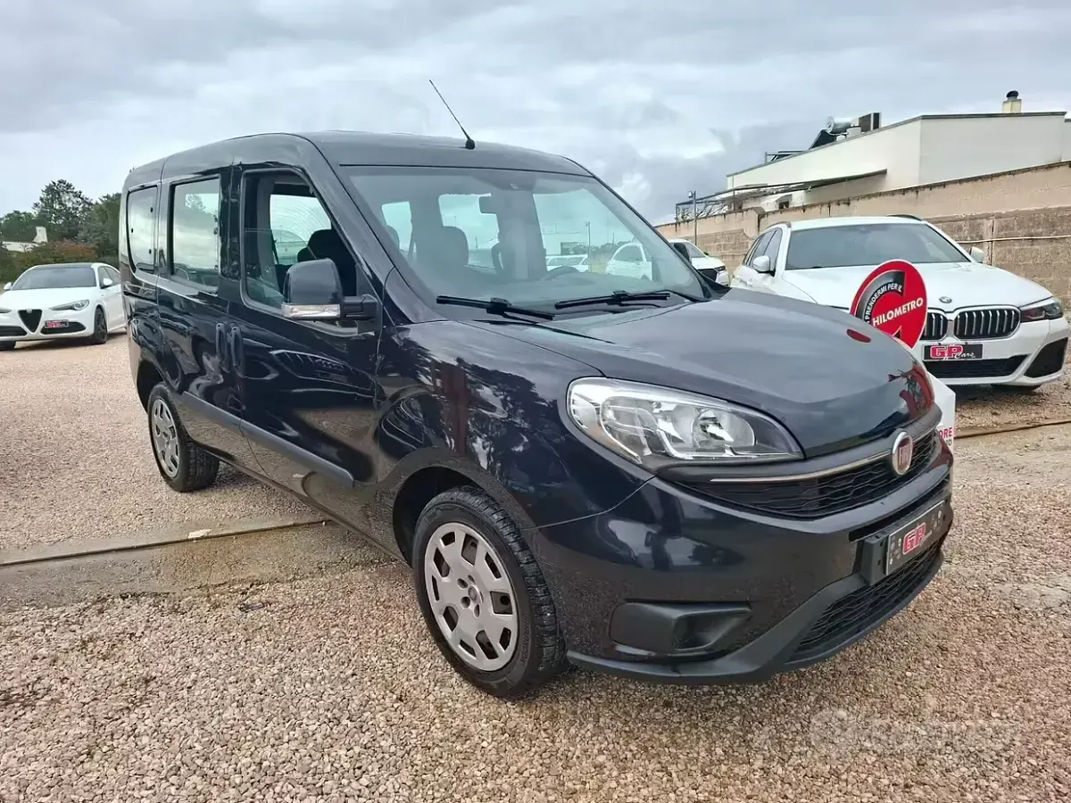 Usata Fiat Doblò 90 CV (66 kW) 2016 Nero Monovolume