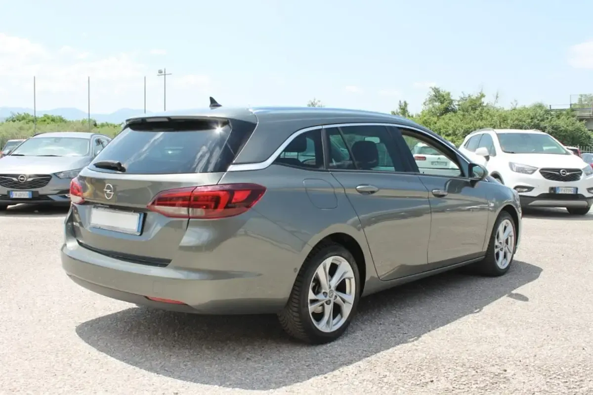 Usata Opel Astra Business 122 CV (89 kW) 2020 Antracite Berlina