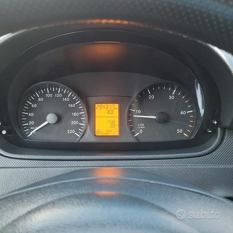 Begagnad Mercedes Vito 136 HK (100 kW) 2011 Blå Van