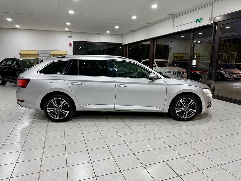 Usata Skoda Superb Style 119 CV (87 kW) 2020 Grigio Station wagon