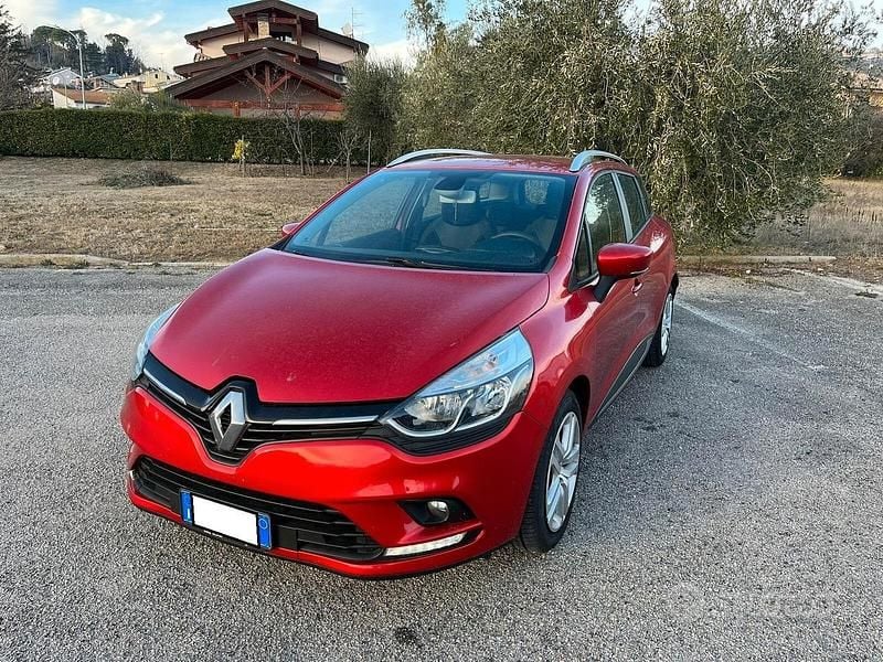 Usata Renault Clio GrandTour Business 75 CV (55 kW) 2019 Rosso Station wagon