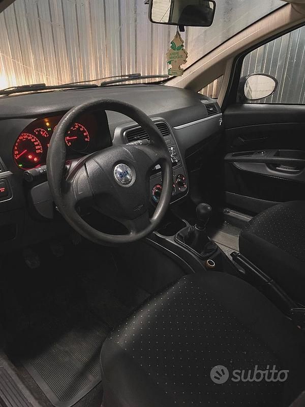 Usata Fiat Grande Punto Dynamic 75 CV (55 kW) 2005 Nero Utilitaria