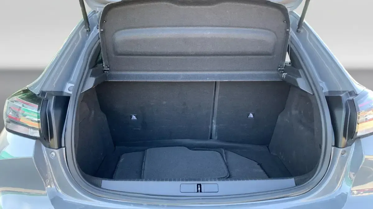 Usata Peugeot 208 Allure 101 CV (74 kW) 2024 Grigio Utilitaria