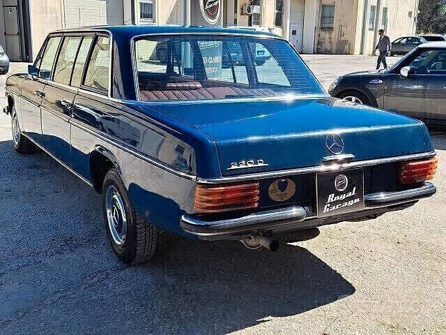 Begagnad Mercedes W115 60 HK (44 kW) 1970 Blå Sedan