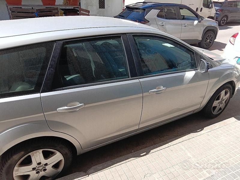 Usata Ford Focus 90 CV (66 kW) 2008 Grigio Station wagon