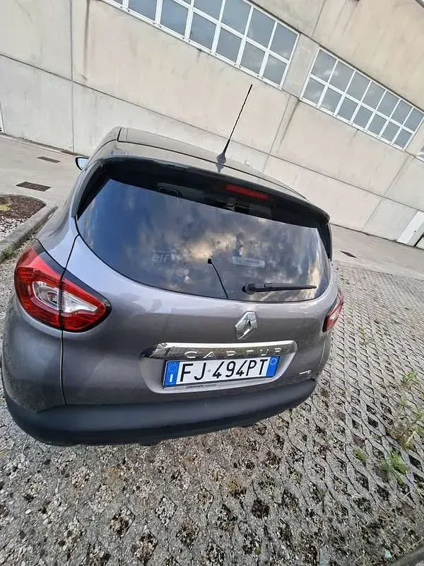 Usata Renault Captur 90 CV (66 kW) 2017 Grigio SUV