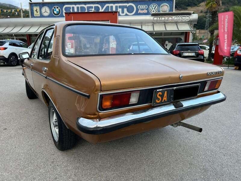 Usata Opel Kadett 65 CV (47 kW) 1979 Oro Berlina