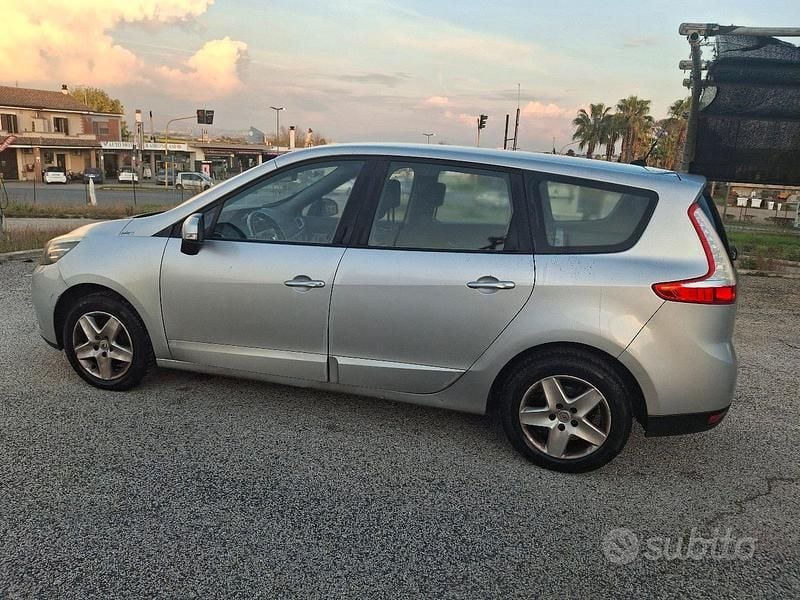 Usata Renault Grand Scénic III 110 CV (80 kW) 2013 Grigio Monovolume