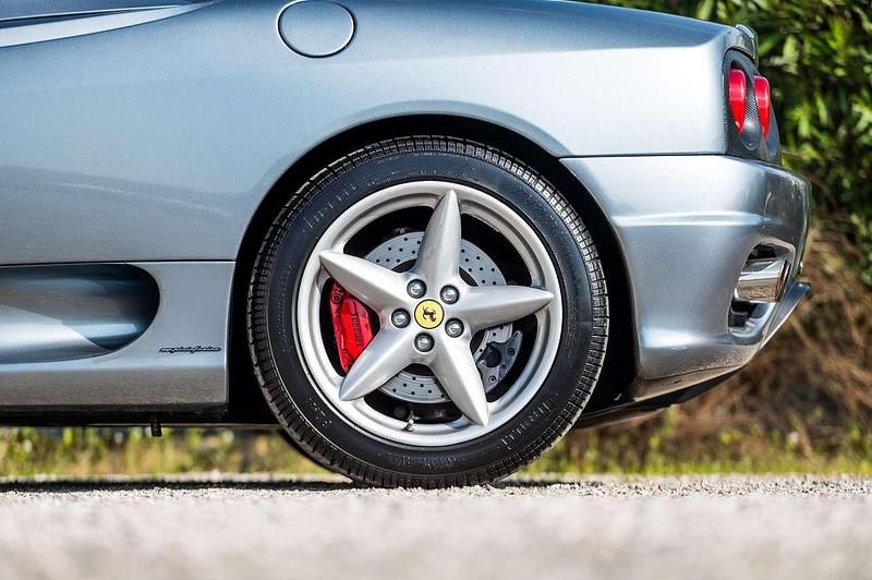 Usata Ferrari 360 400 CV (294 kW) 2005 Grigio titanio Coupé