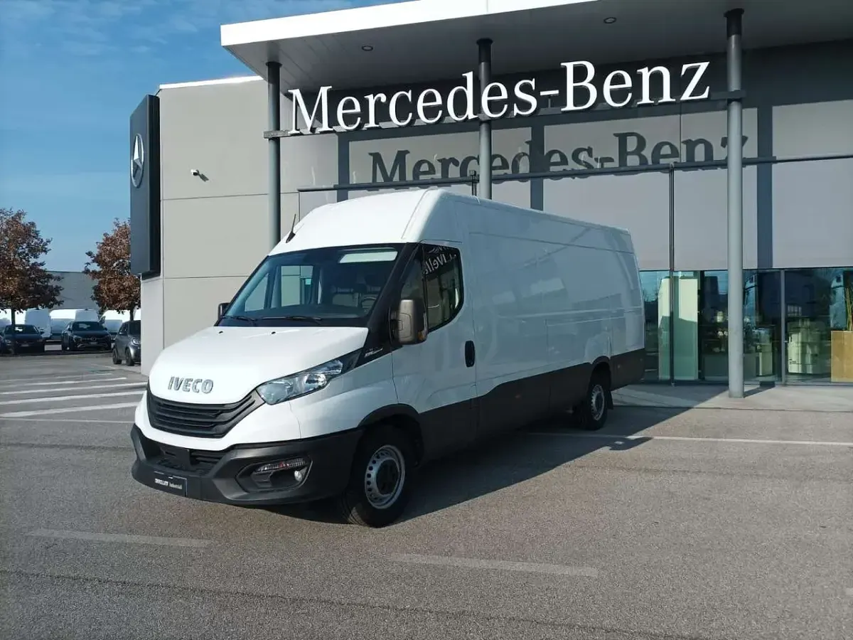 Usata Iveco Daily 156 CV (114 kW) 2023 Bianco artico Furgone