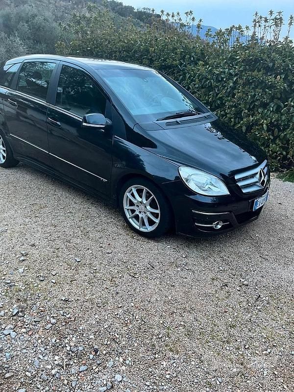 Usata Mercedes B200 140 CV (102 kW) 2009 Nero Monovolume