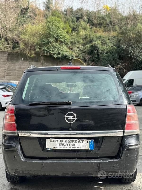 Usata Opel Zafira Cosmo 104 CV (76 kW) 2006 Nero Monovolume