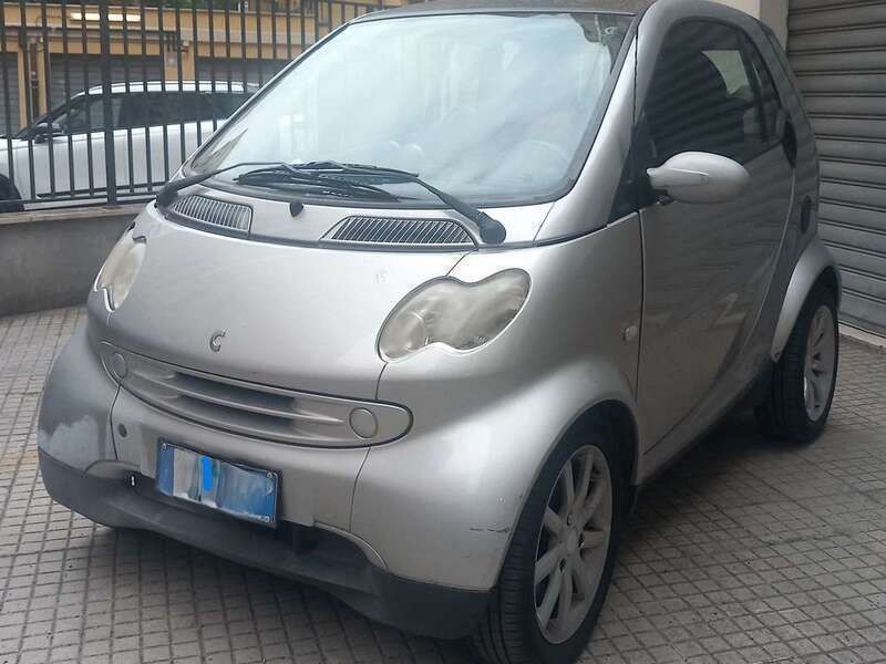 Grigio Usata 2003 Smart ForTwo Coupé Pure Due volumi | 1500 € (Ottimo prezzo) - Immagine 1/4