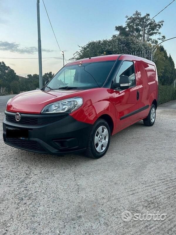 Usata Fiat Doblò 95 CV (69 kW) 2016 Rosso Monovolume