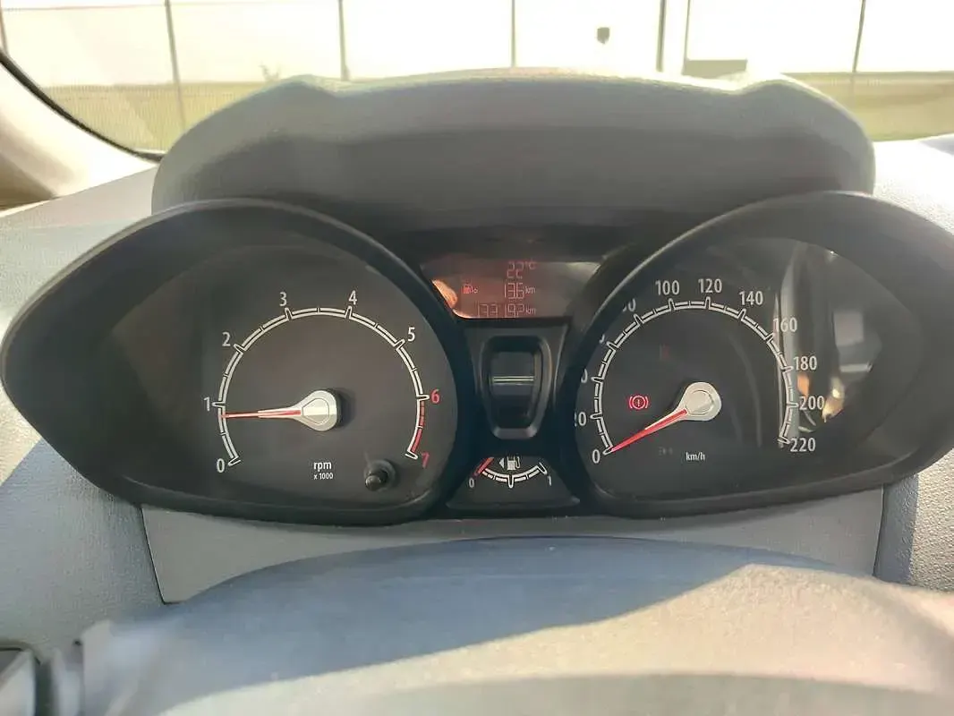 Usata Ford Fiesta Titanium 82 CV (60 kW) 2009 Bianco Berlina