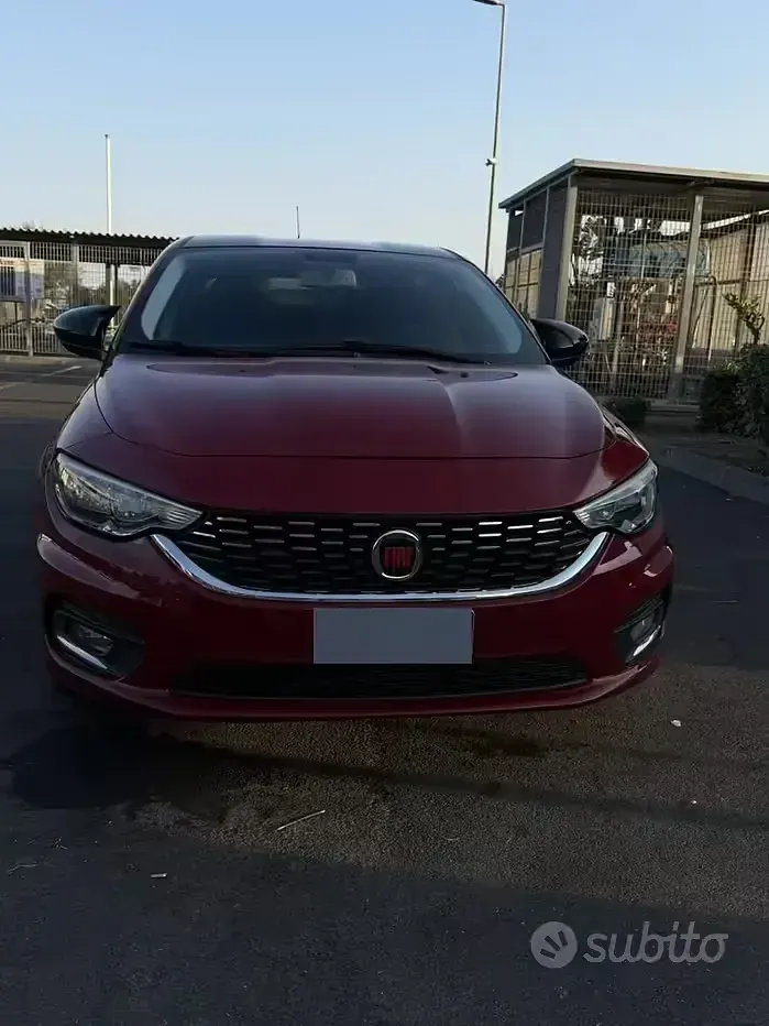 Usata Fiat Tipo 95 CV (69 kW) 2016 Rosso Berlina
