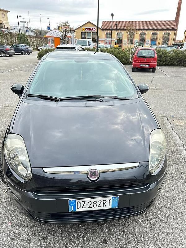 Usata Fiat Punto Evo Dynamic 65 CV (47 kW) 2010 Nero Utilitaria