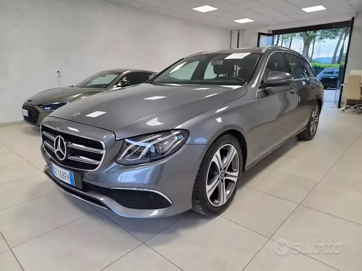 Usata Mercedes E200 Premium Plus 160 CV (117 kW) 2020 Grigio Berlina