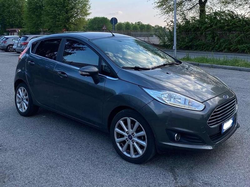 Usata Ford Fiesta Titanium 95 CV (69 kW) 2016 Grigio Berlina