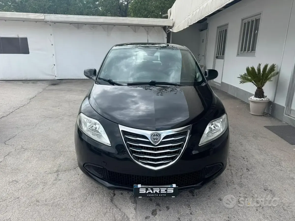 Usata Lancia Ypsilon Silver 69 CV (50 kW) 2013 Nero Utilitaria