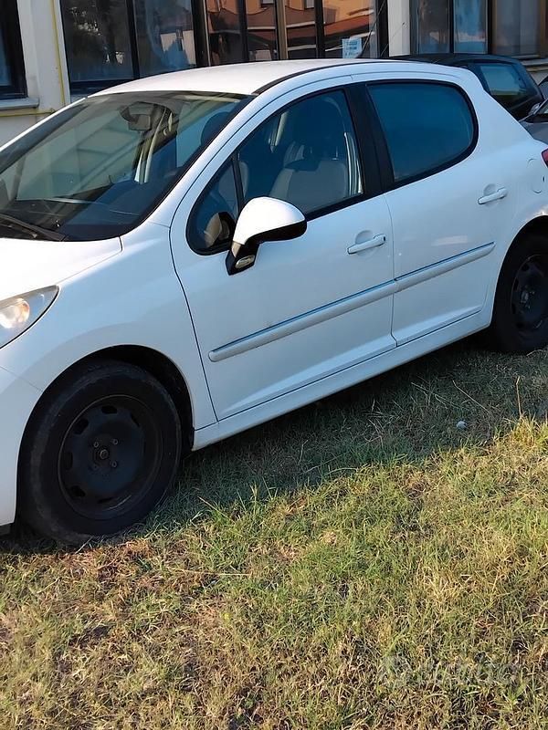 Usata Peugeot 207 73 CV (53 kW) 2012 Bianco Utilitaria