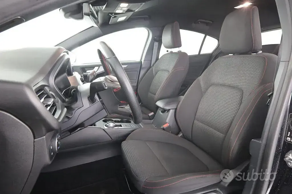 Usata Ford Focus 120 CV (88 kW) 2022 Nero Berlina