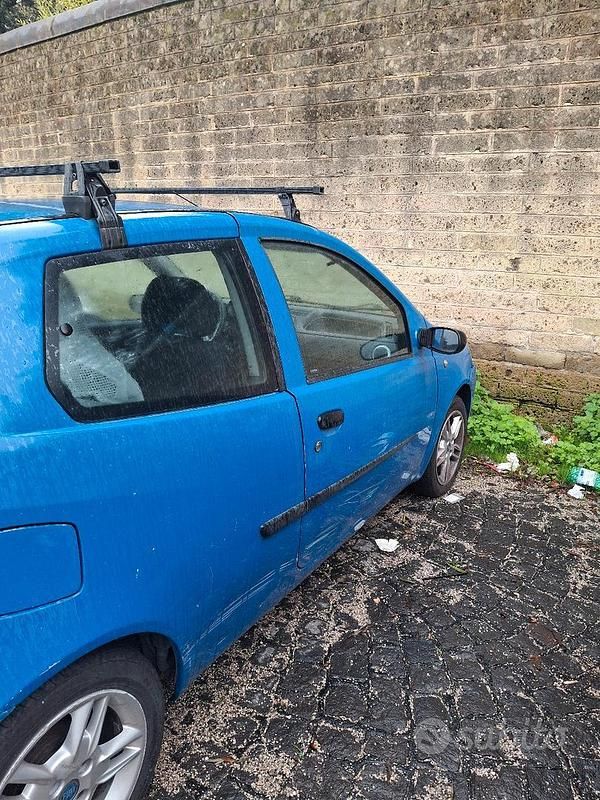 Usata Fiat Punto 2005 Blu Utilitaria