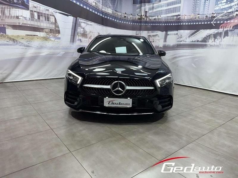 Nero Usata 2022 Mercedes A180 Premium Tre volumi | 28.499 € (Buon prezzo) - Immagine 1/4
