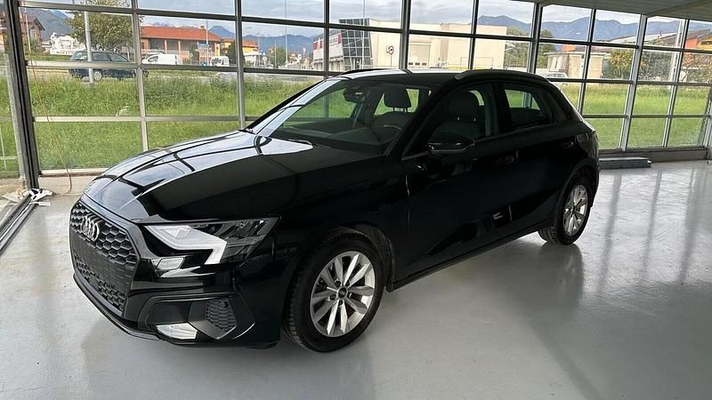 Nero Usata 2022 Audi A3 S-Line Tre volumi | 26.900 € (Ottimo prezzo) - Immagine 1/4