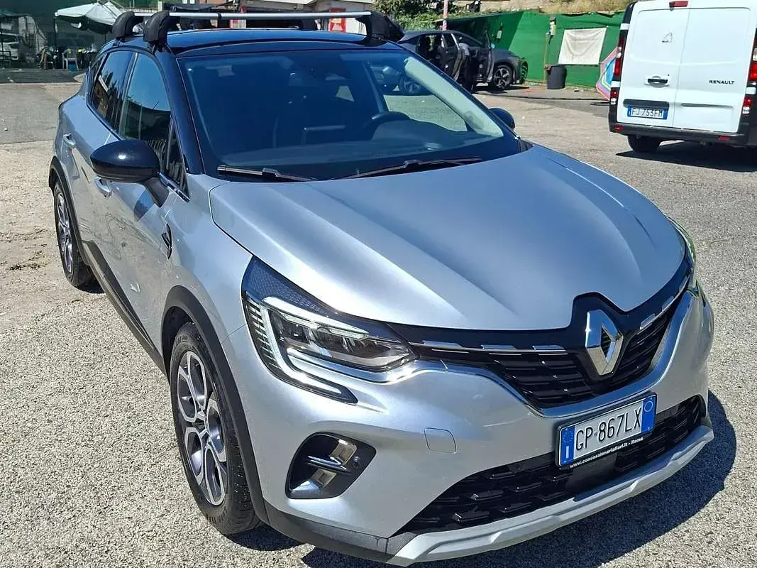 Usata Renault Captur 101 CV (74 kW) 2023 Argento SUV