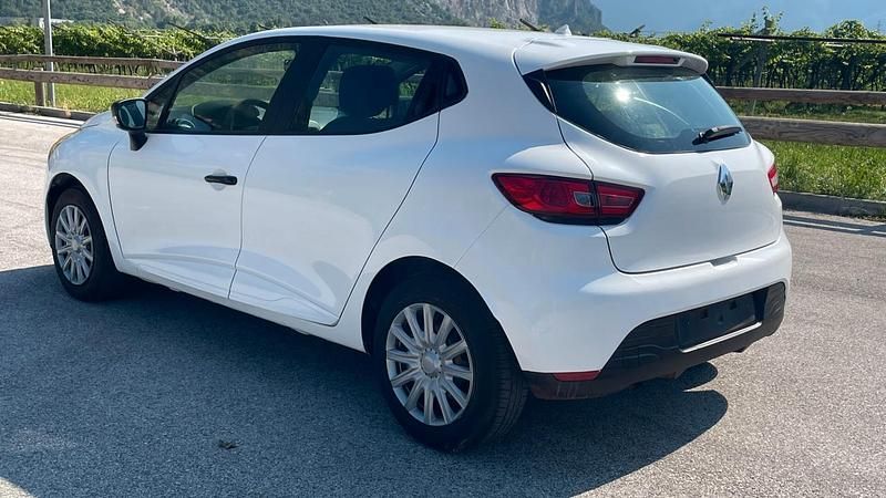 Second-hand Renault Clio IV 73 CP (53 kW) 2016 Alb Berlinǎ