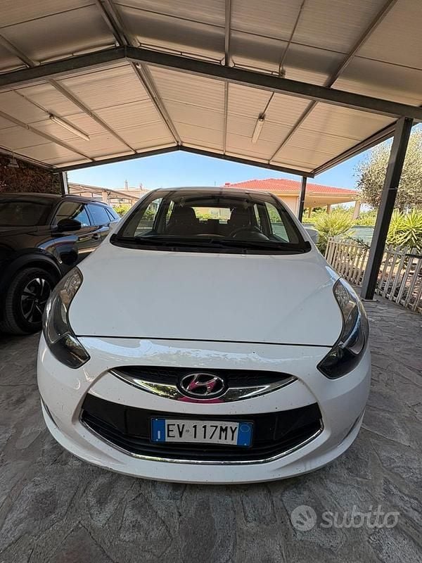 Usata Hyundai ix20 90 CV (66 kW) 2014 Bianco Utilitaria