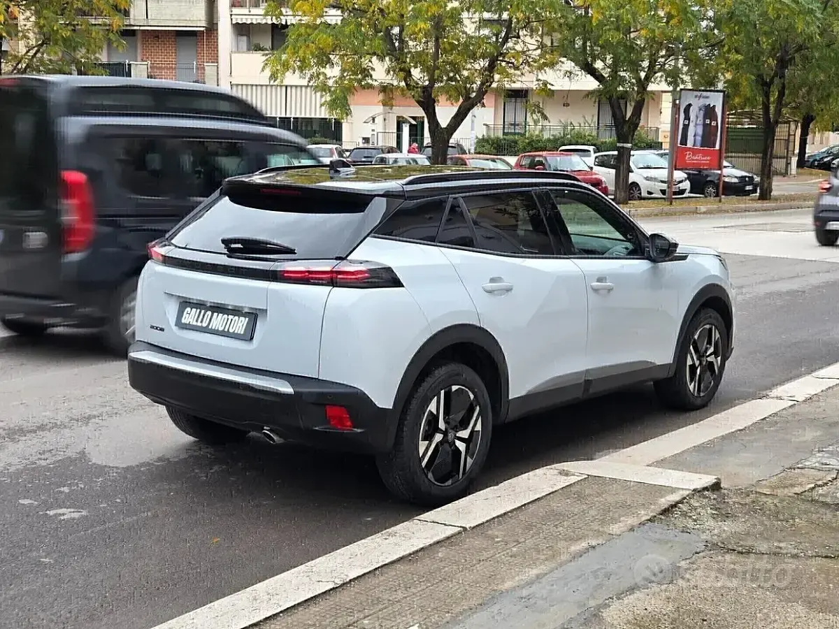 Usata Peugeot 2008 Allure 130 CV (95 kW) 2024 Bianco SUV