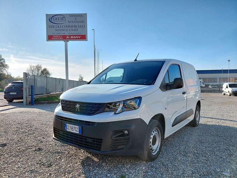 Bianco Usata 2020 Peugeot Partner Monovolume | 11.300 € (Buon prezzo) - Immagine 1/4