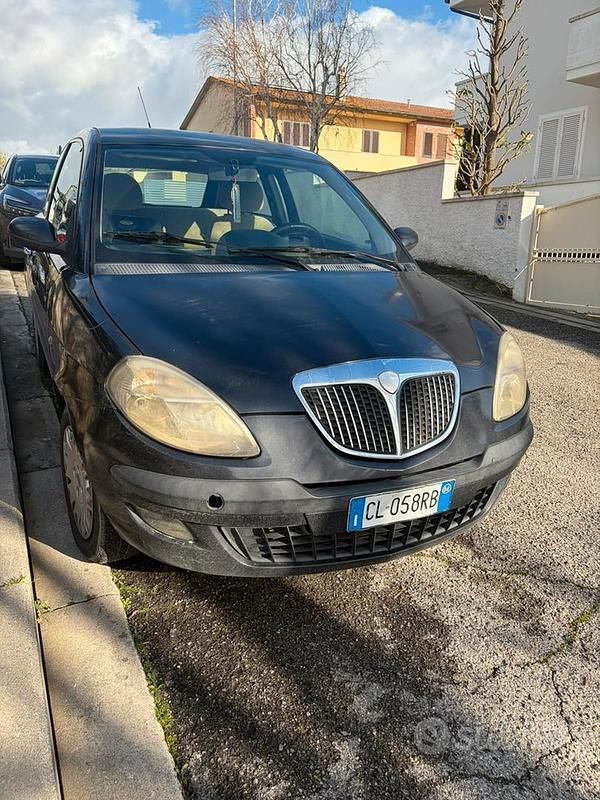 Usata Lancia Ypsilon 86 CV (63 kW) 2004 Nero Utilitaria