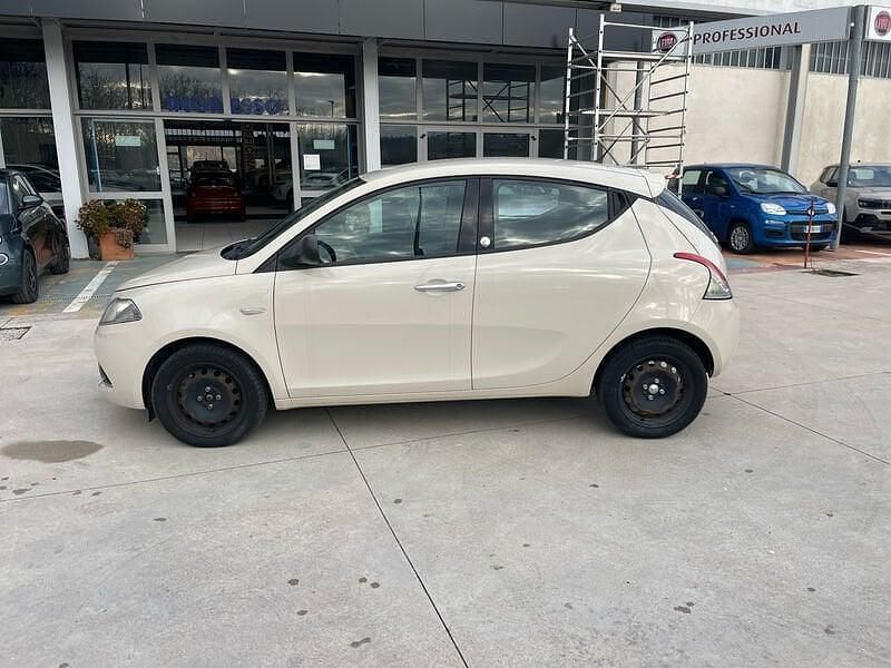 Usata Lancia Ypsilon Platinum 69 CV (50 kW) 2016 Bronzo Utilitaria