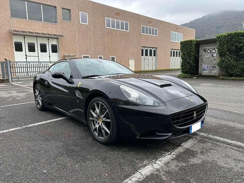 Nero Usata 2009 Ferrari California Cabrio | 136.000 € (Molto cara) - Immagine 1/4
