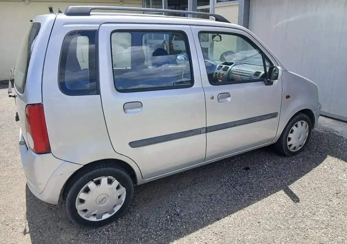 Usata Opel Agila 60 CV (44 kW) 2005 Grigio Monovolume