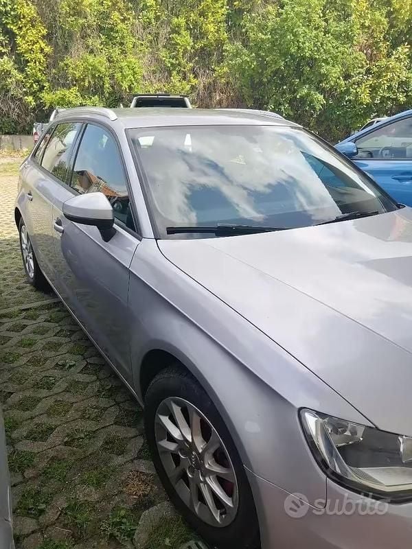 Usado Audi A3 Ambition 110 CV (80 kW) 2016 Gris Berlina