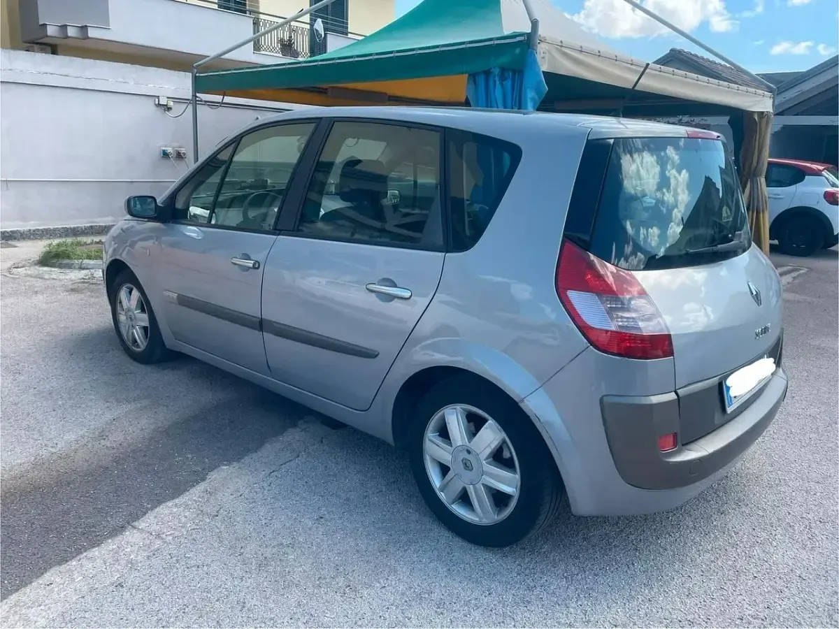 Usata Renault Scenic E-Tech Dynamique 111 CV (81 kW) 2004 Grigio Monovolume