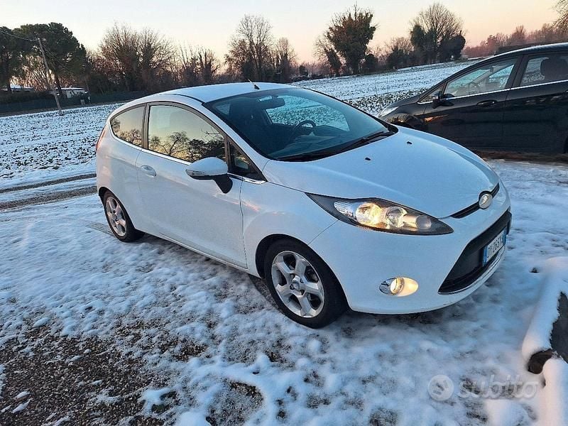 Usata Ford Fiesta 96 CV (70 kW) 2009 Nero Berlina