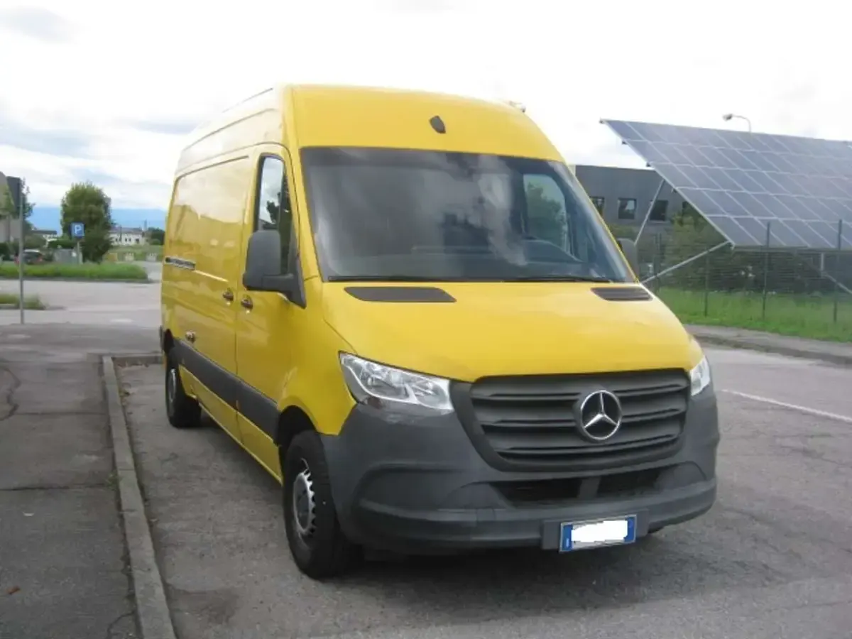 Usata Mercedes Sprinter 114 CV (83 kW) 2019 Giallo Furgone