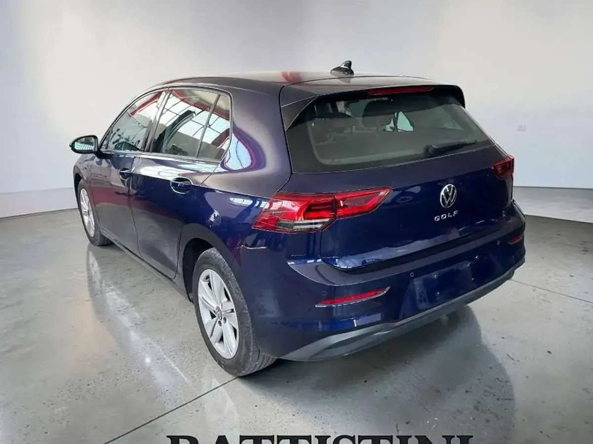 Usata VW Golf VIII Life 110 CV (80 kW) 2021 Blu/azzurro Berlina