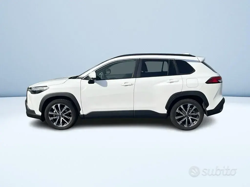 Usata Toyota Corolla Cross Lounge 152 CV (111 kW) 2022 Bianco SUV