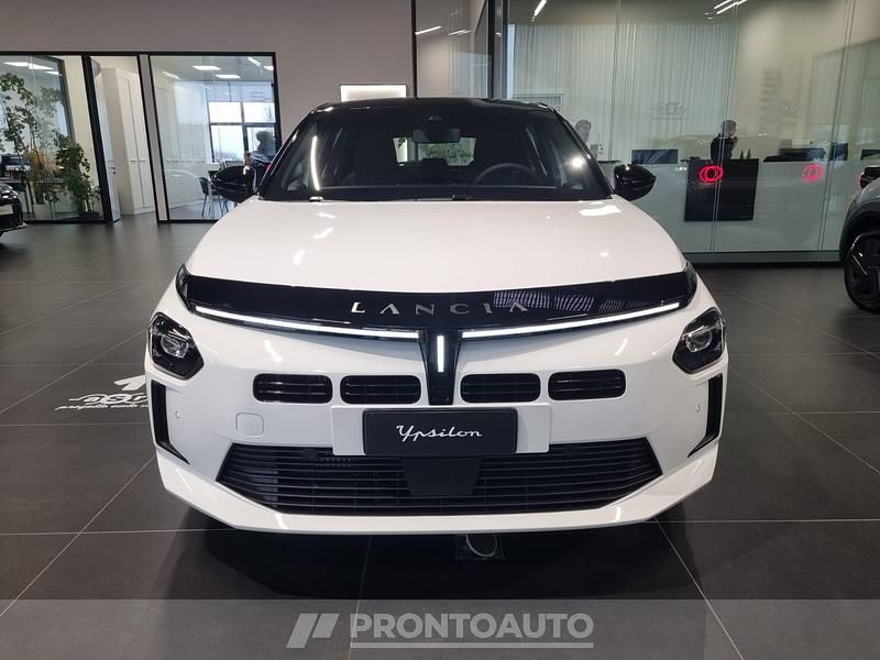 Nuova Lancia Ypsilon 100 CV (73 kW) 2025 Bianco076 Utilitaria