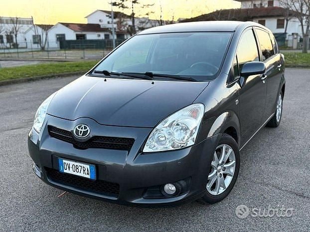 Usata Toyota Corolla Verso 136 CV (100 kW) 2009 Grigio Monovolume